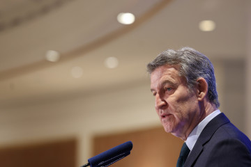 Archivo - El presdiente del PP, Alberto Núñez Feijóo, durante un desayuno informativo de Nueva Economía Fórum, en el Four Seasons Hotel, a 17 de febrero de 2026, en Madrid (España).