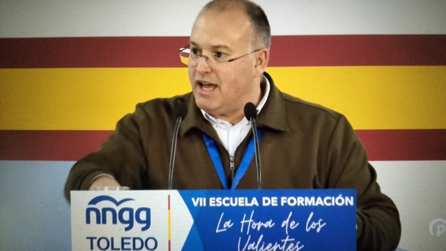 El secretario general del PP, Miguel Tellado, en Layos.