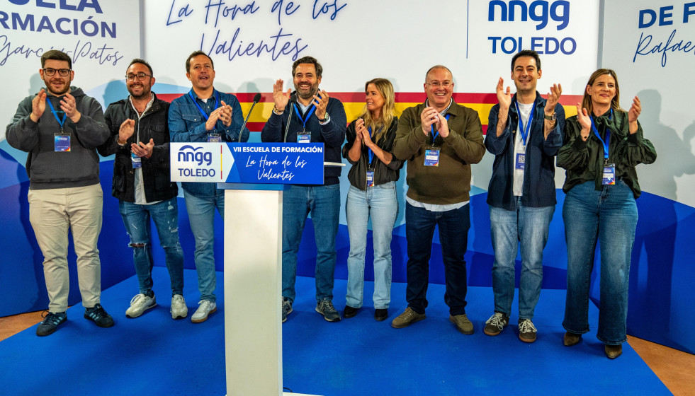 El secretario general del PP, Miguel Tellado; el presidente regional del PP, Paco Núñez, y el alcalde de Toledo, Carlos Velázquez, entre otros, en Layos.