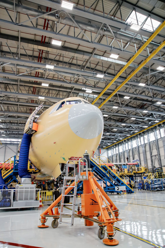 Archivo - Vista de la estructura de un avión en el campus de Airbus en Getafe.