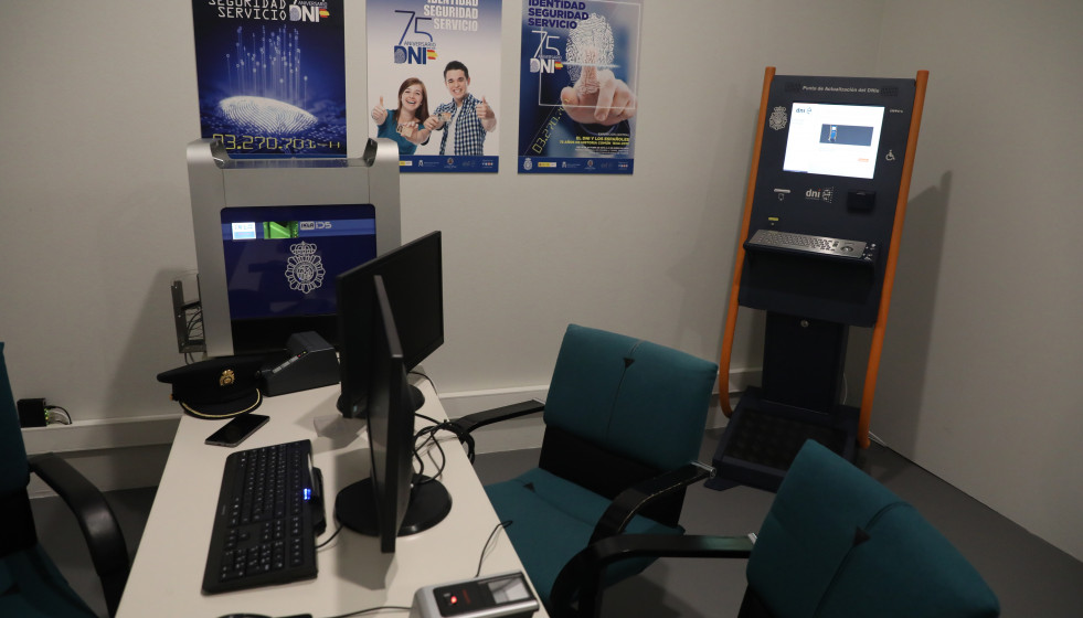 Archivo - Oficina de la Policía Nacional  en la exposición conmemorativa del 75 aniversario del DNI en la Real Casa de la Moneda, en Madrid, a 10 de octubre de 2019.