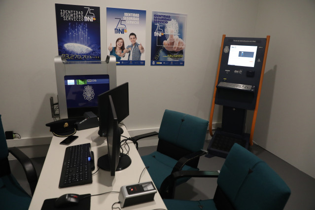 Archivo - Oficina de la Policía Nacional  en la exposición conmemorativa del 75 aniversario del DNI en la Real Casa de la Moneda, en Madrid, a 10 de octubre de 2019.