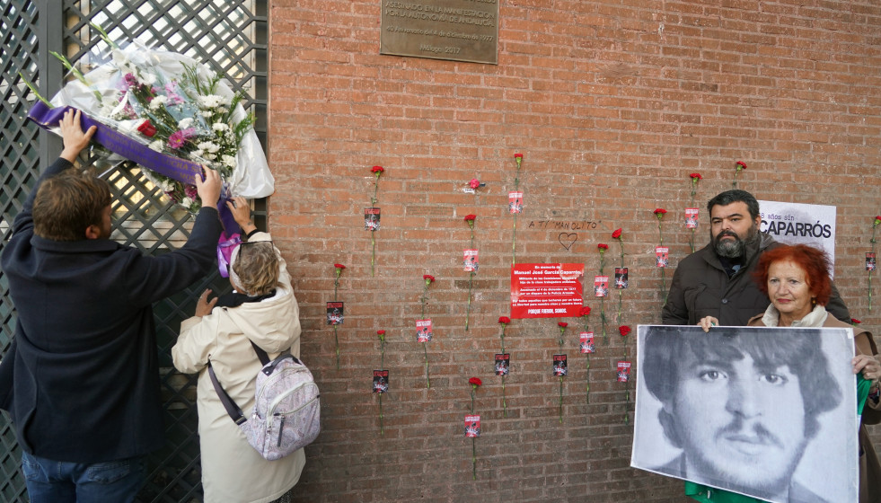 Archivo - Imagen de la ofrenda floral en homenaje a Manuel José García Caparrós por el 48 aniversario de su asesinato.
