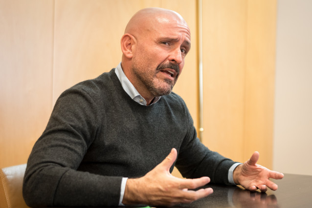 Archivo - El vicesecretario de Educación e Igualdad del PP, Jaime de los Santos, durante una entrevista para Europa Press, en el Congreso de los Diputados, a 19 de noviembre de 2025, en Madrid (España). El vicesecretario de Educación e Igualdad del PP, Ja