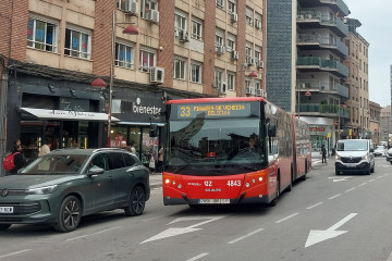 Autobús urbano de Zaragoza, línea 33.