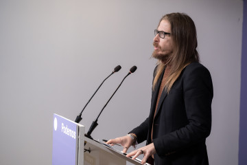 Archivo - El secretario de organización y portavoz de Podemos, Pablo Fernández, ofrece una rueda de prensa en la sede de Podemos, a 22 de diciembre de 2025, en Madrid (España).