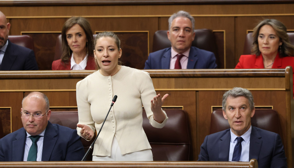 La portavoz del PP en el Congreso, Ester Muñoz, interviene durante una sesión de control al Gobierno, en el Congreso de los Diputados.