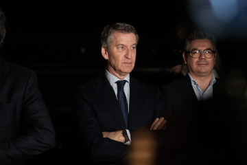 El presidente del Partido Popular, Alberto Núñez Feijóo, durante el desfile de Coosy x Miguel Palacio con motivo de la Mercedes-Benz Fashion Week, en Ifema Madrid, a 20 de marzo de 2026, en Madrid 