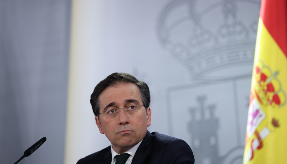 (I-D) El ministro de Exteriores, José Manuel Albares , durante la rueda de prensa posterior al Consejo de Ministros, a 10 de marzo de 2026, en Madrid (España). El Consejo de Ministros ha aprobado ho