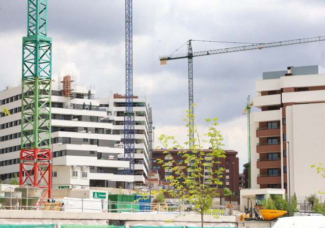 Archivo - Edificación de viviendas en Madrid