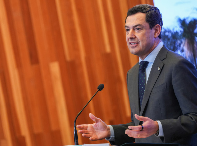 El presidente de la Junta de Andalucía, Juanma Moreno, interviene en el acto oficial de colocación de la primera piedra del Hospital Materno Infantil del Juan Ramón Jiménez de Huelva. A 18 de marzo de 2026 en Huelva (Andalucía, España).