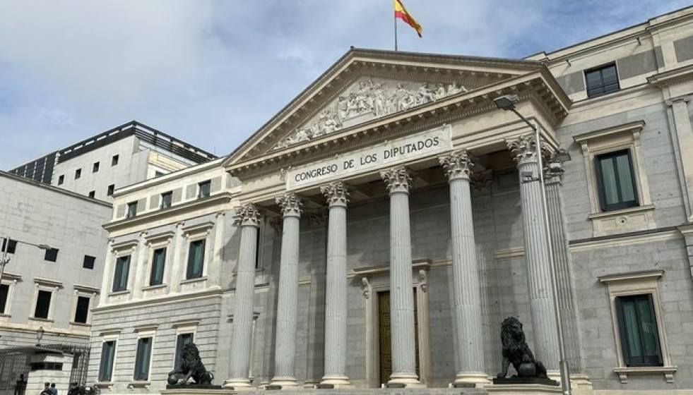 Archivo - Puerta de los leones del Congreso.