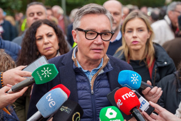 Archivo - El portavoz del grupo parlamentario Vox en Andalucía, Manuel Gavira, atiende a los medios a 10 de febrero de 2026 en Sevilla, Andalucía (España).