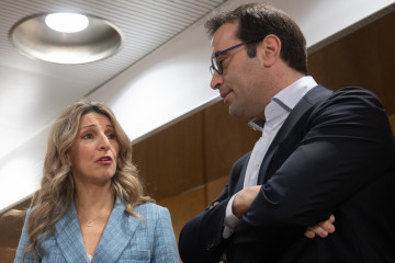 La vicepresidenta segunda y ministra de Trabajo y Economía Social, Yolanda Díaz, y el ministro de Economía, Comercio y Empresa, Carlos Cuerpo, durante una reunión con los agentes sociales y econó