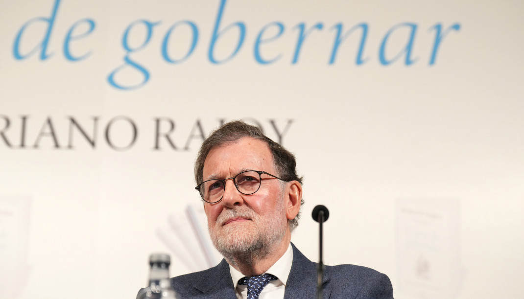 Archivo - El expresidente del Gobierno, Mariano Rajoy, durante la presentación de su último libro ‘El arte de gobernar’, en el Auditorio Carlos V del Hotel Monumento San Francisco, a 4 de diciem