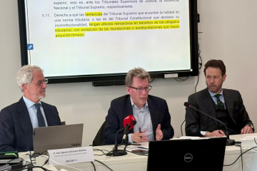 José Ignacio Alemany, miembro del Consejo Asesor Institucional de AEDAF; Daniel Gómez-Olano González, coordinador del Consejo Asesor Institucional de AEDAF y Juan Manuel Herrero de Egaña, vocal de