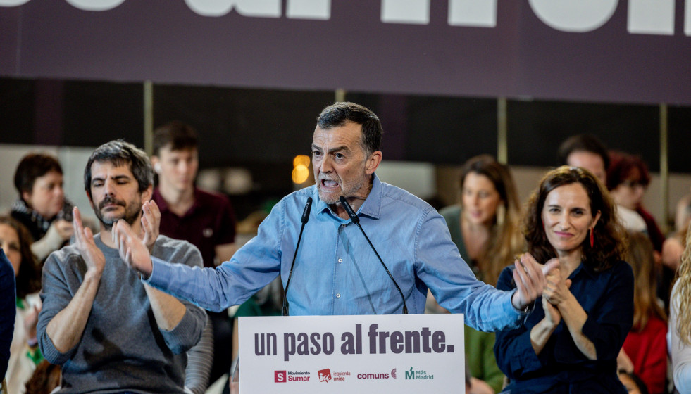 Archivo - El ministro de Cultura, Ernest Urtasun (i), y el coordinador federal de IU, Antonio Maillo (d), durante el acto de refundación del proyecto de las izquierdas, en el Círculo de Bellas Artes