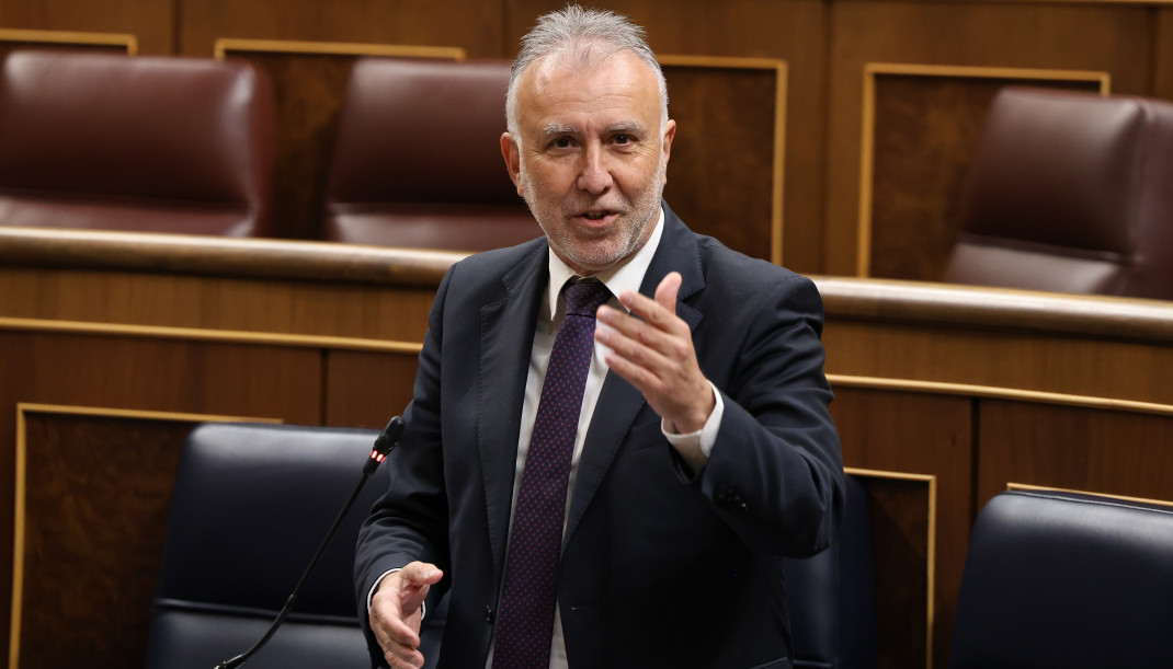 El ministro de Política Territorial y Memoria Democrática, Ángel Víctor Torres, interviene durante una sesión de control al Gobierno, en el Congreso de los Diputados, a 18 de marzo de 2026, en Ma