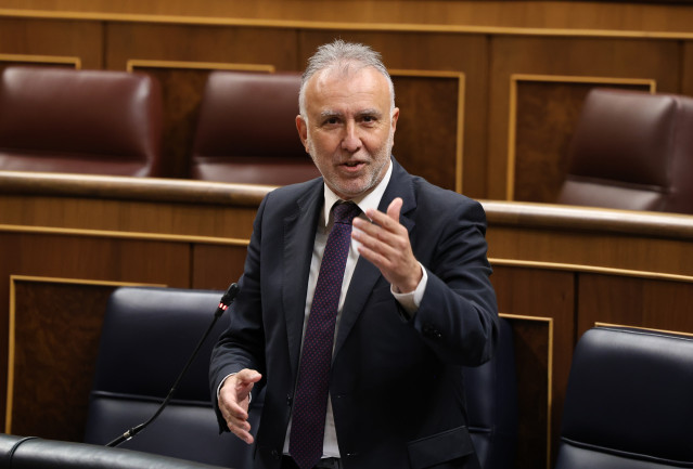 El ministro de Política Territorial y Memoria Democrática, Ángel Víctor Torres, interviene durante una sesión de control al Gobierno, en el Congreso de los Diputados, a 18 de marzo de 2026, en Madrid (España).