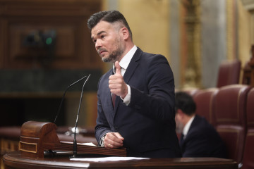El portavoz de ERC en el Congreso, Gabriel Rufián, interviene durante una sesión de control al Gobierno, en el Congreso, a 25 de marzo de 2026, en Madrid (España). Sánchez y Feijóo se miden este 