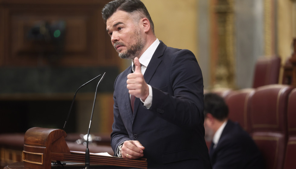 El portavoz de ERC en el Congreso, Gabriel Rufián, interviene durante una sesión de control al Gobierno, en el Congreso, a 25 de marzo de 2026, en Madrid (España). Sánchez y Feijóo se miden este 