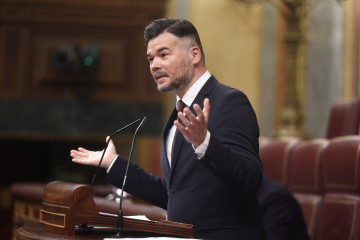 El portavoz de ERC en el Congreso, Gabriel Rufián, interviene durante una sesión de control al Gobierno, en el Congreso, a 25 de marzo de 2026, en Madrid (España). Sánchez y Feijóo se miden este 