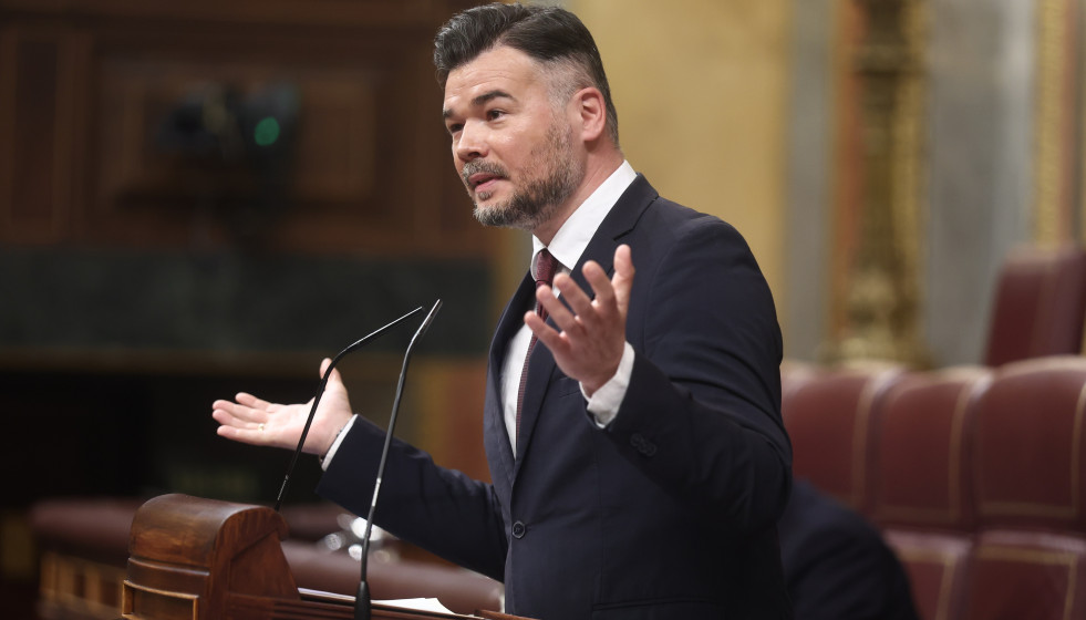 El portavoz de ERC en el Congreso, Gabriel Rufián, interviene durante una sesión de control al Gobierno, en el Congreso, a 25 de marzo de 2026, en Madrid (España). Sánchez y Feijóo se miden este 