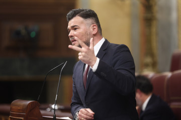 El portavoz de ERC en el Congreso, Gabriel Rufián, interviene durante una sesión de control al Gobierno, en el Congreso, a 25 de marzo de 2026, en Madrid (España). Sánchez y Feijóo se miden este 