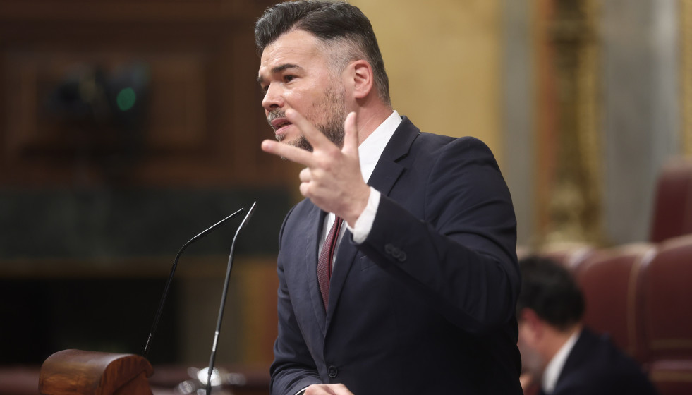 El portavoz de ERC en el Congreso, Gabriel Rufián, interviene durante una sesión de control al Gobierno, en el Congreso, a 25 de marzo de 2026, en Madrid (España). Sánchez y Feijóo se miden este 