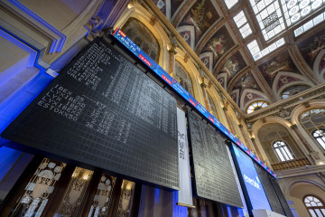 Archivo - Varios paneles del Ibex 35 en el Palacio de la Bolsa, a 4 de marzo de 2022, en Madrid (España).