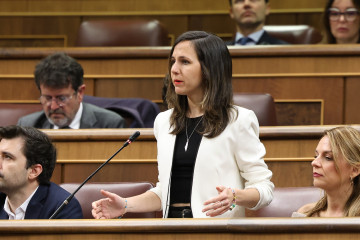 La secretaria general de Podemos, Ione Belarra, interviene durante una sesión de control al Gobierno, en el Congreso de los Diputados, a 18 de marzo de 2026, en Madrid (España).