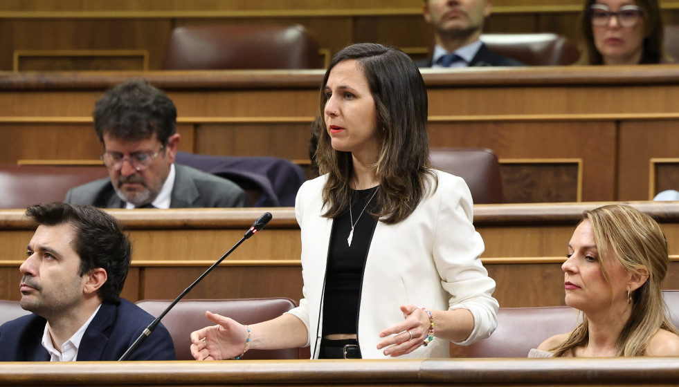 La secretaria general de Podemos, Ione Belarra, interviene durante una sesión de control al Gobierno, en el Congreso de los Diputados, a 18 de marzo de 2026, en Madrid (España).