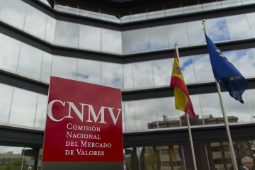 Archivo - Fachada de la Comisión Nacional del Mercado de Valores (CNMV).