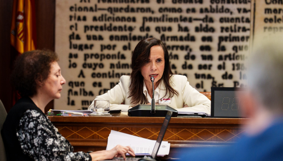 La presidenta del Redeia, Beatriz Corredor (i), comparece ante la Comisión de Investigación sobre el apagón, a 25 de marzo de 2026, en Madrid (España).
