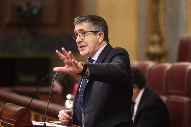 Archivo - El portavoz del PSOE, Patxi López