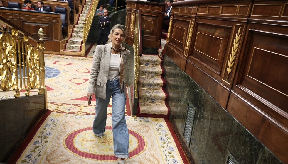 La vicepresidenta primera y ministra de Trabajo y Economía Social, Yolanda Díaz, a su salida de una sesión de control al Gobierno, en el Congreso, a 25 de marzo de 2026, en Madrid (España). Sánch