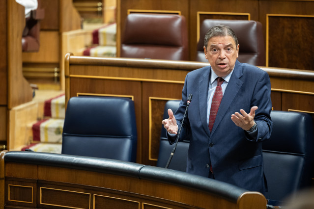 Archivo - El ministro de Agricultura, Pesca y Alimentación; Luis Planas, interviene durante una sesión de control al Gobierno, en el Congreso de los Diputados,