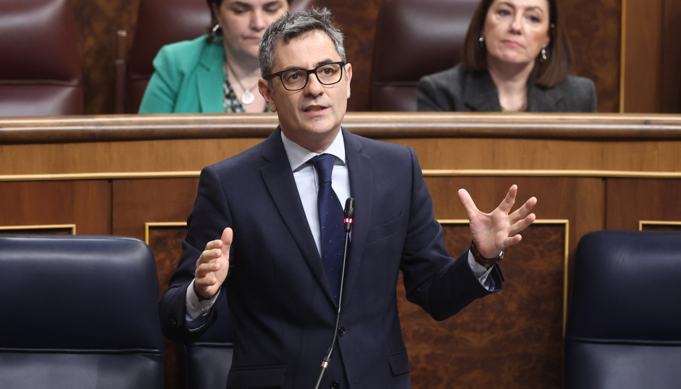 El ministro de la Presidencia, Justicia y Relaciones con las Cortes, Félix Bolaños, interviene durante una sesión de control al Gobierno, en el Congreso, a 25 de marzo de 2026, en Madrid (España).