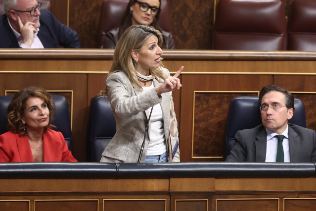 La vicepresidenta segunda y ministra de Trabajo y Economía Social, Yolanda Díaz, interviene durante una sesión de control al Gobierno, en el Congreso, a 25 de marzo de 2026, en Madrid (España).