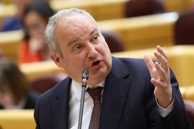 El ministro de Industria y Turismo, Jordi Hereu, interviene durante una sesión plenaria en el Senado, a 17 de marzo de 2026, en Madrid (España). La sesión plenaria de hoy en el Senado, en el marco de la XV Legislatura, es una sesión de control al Gobierno