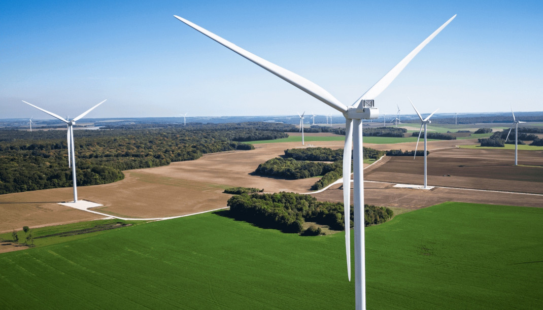 Molinos de generación de energía eólica.
