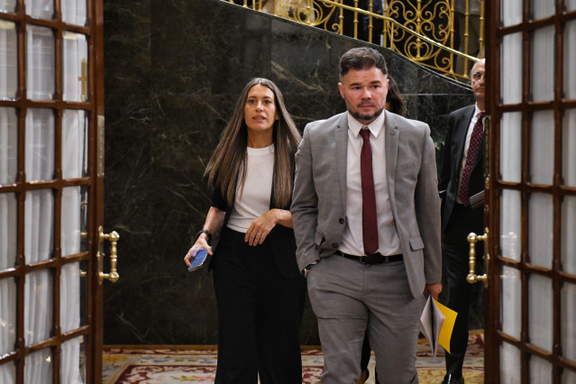 Archivo - El portavoz de ERC en el Congreso, Gabriel Rufián, y la portavoz de Junts en el Congreso, Miriam Nogueras, interviene durante una sesión plenaria en el Congreso de los Diputados, a 23 de abril de 2024, en Madrid (España).