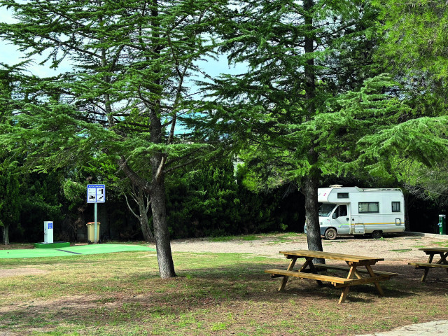 Archivo - Más de 100.000 vehículos caravaning viajarán por las carreteras españolas en Semana Santa, según Aseicar