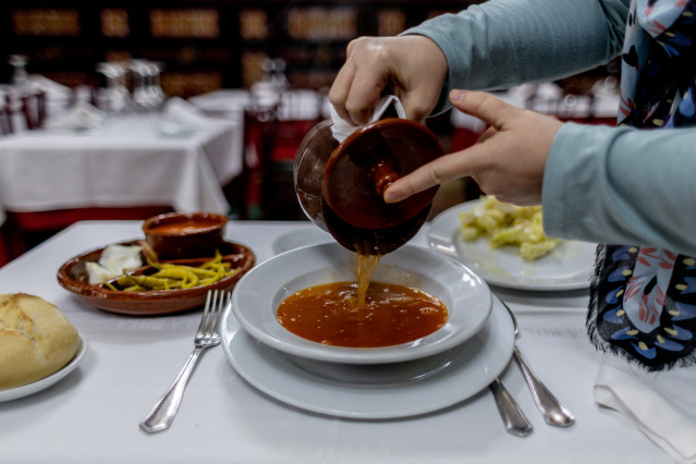 Archivo - Elaboración del cocido madrileño al estilo tradicional,
