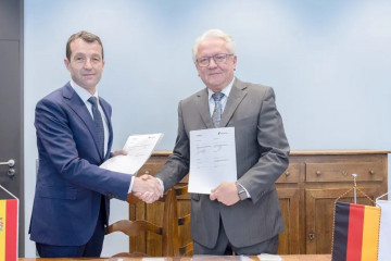 El presidente ejecutivo de Indra Group, Ángel Escribano, y el CEO de Rheinmetall AG, Armin Papperger.