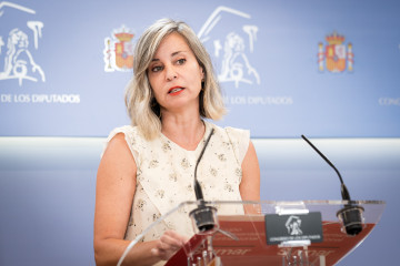Archivo - La portavoz de Sumar en el Congreso, Verónica Martínez Barbero, durante una rueda de prensa en el Congreso de los Diputados, a 8 de julio de 2025, en Madrid (España).
