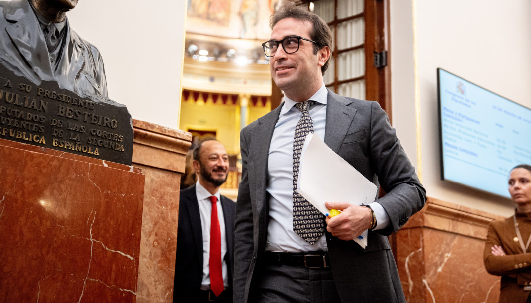 El ministro de Economía, Comercio y Empresa, Carlos Cuerpo, a su salida de una sesión plenaria.