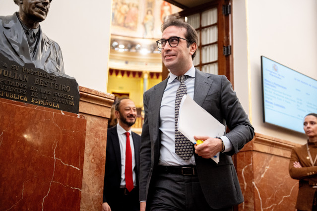 El ministro de Economía, Comercio y Empresa, Carlos Cuerpo, a su salida de una sesión plenaria.