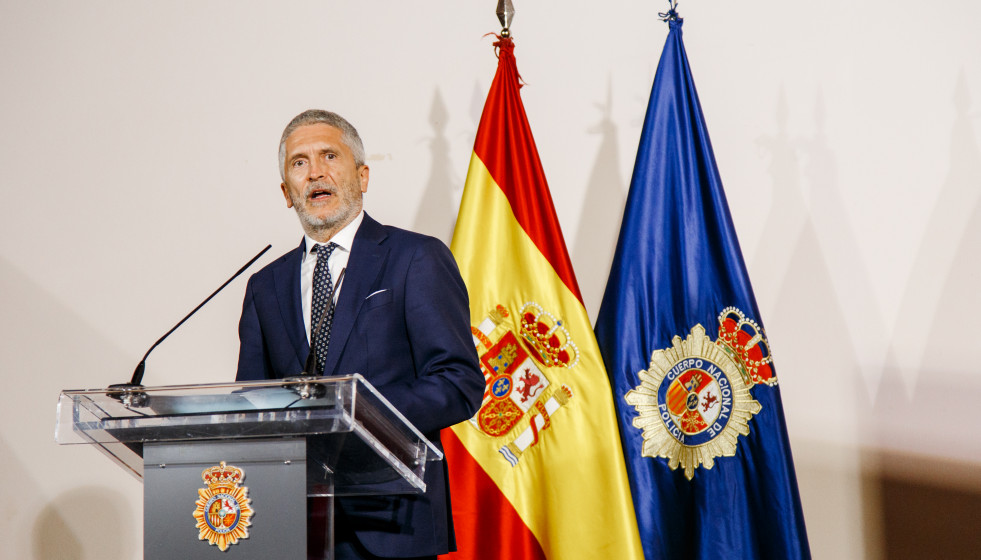 Archivo - El ministro del Interior, Fernando Grande Marlaska, durante la inauguración de la exposición conmemorativa del 75 aniversario del DNI en el Centro Cultural San Marcos de Toledo, Castilla-L