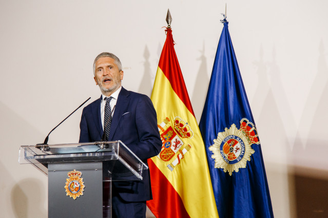 Archivo - El ministro del Interior, Fernando Grande Marlaska, durante la inauguración de la exposición conmemorativa del 75 aniversario del DNI en el Centro Cultural San Marcos de Toledo, Castilla-La Mancha (España), a 6 de julio de 2020. La exposición re